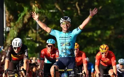 Легендарный велогонщик Astana Qazaqstan Team завершил карьеру победой в Сингапуре