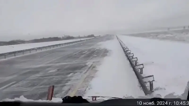 Дорога, трасса, метель