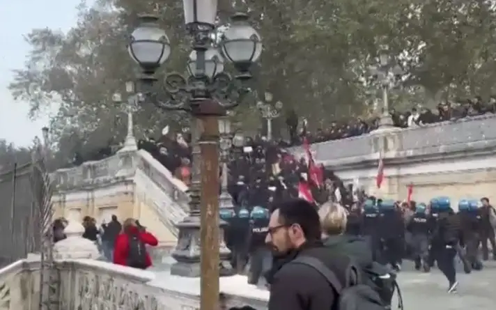 Столкновения полиции с антифашистами произошли в Италии