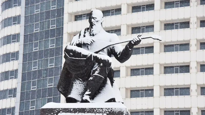 Памятник Курмангазы Құрманғазы ескерткіші Астана