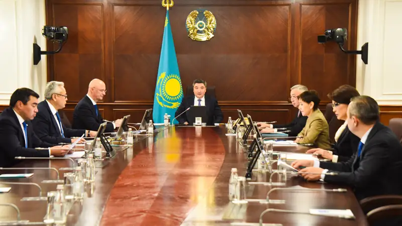 Минздраву следует менять свои подходы — Олжас Бектенов о развитии фармпромышленности