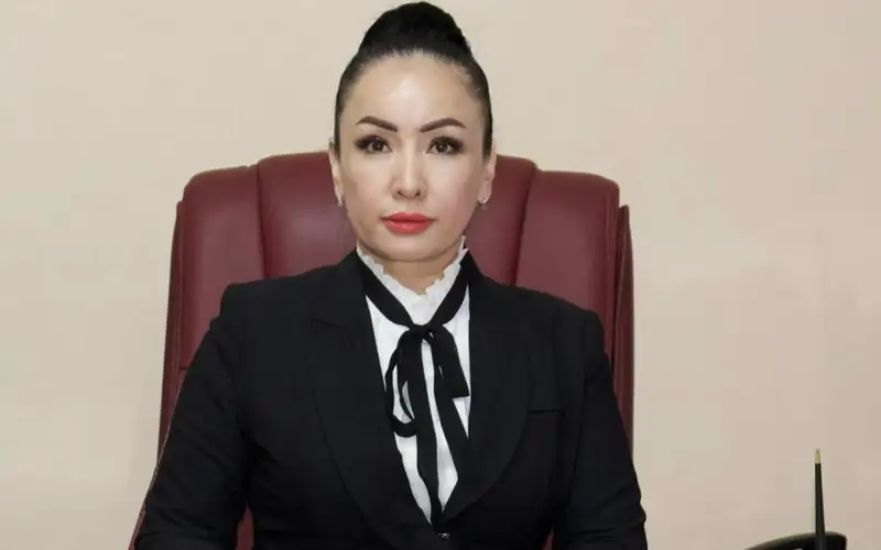  Sánııa Smaılova 