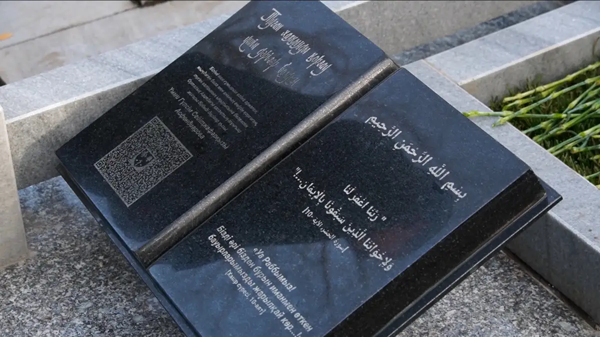 Табиғаттағы арық жалаңаш әйел