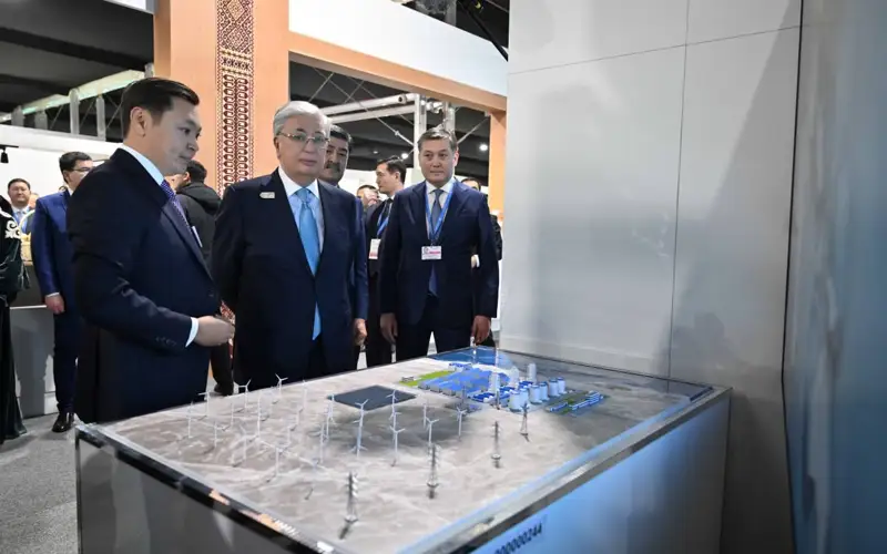 Президент Дүниежүзілік климат саммитінде ұсынылған Қазақстан павильонына барды