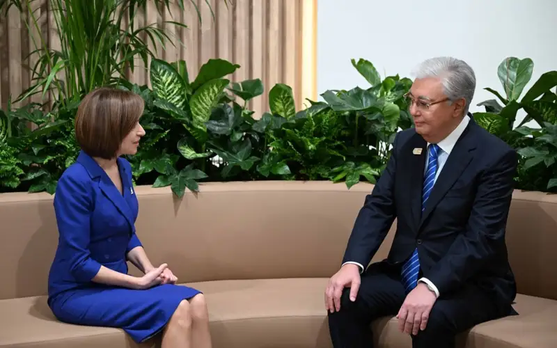 Глава государства провел встречу с Президентом Молдовы  