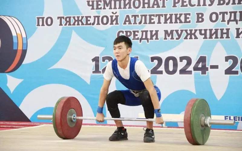 Snezhana Kashkarova, 13, shines at Kazakhstan Weightlifting Championship