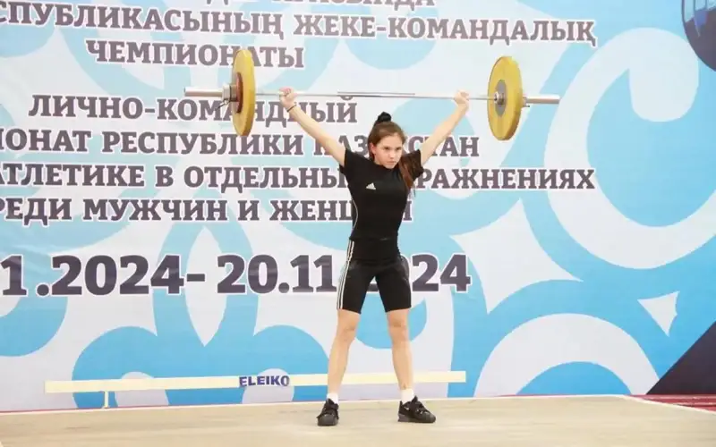 Snezhana Kashkarova, 13, shines at Kazakhstan Weightlifting Championship 