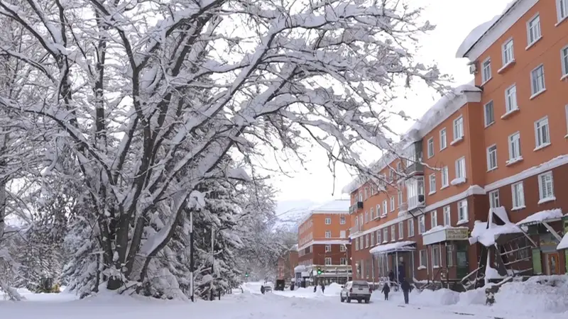 Снегопады вызвали коммунальный коллапс в Риддере