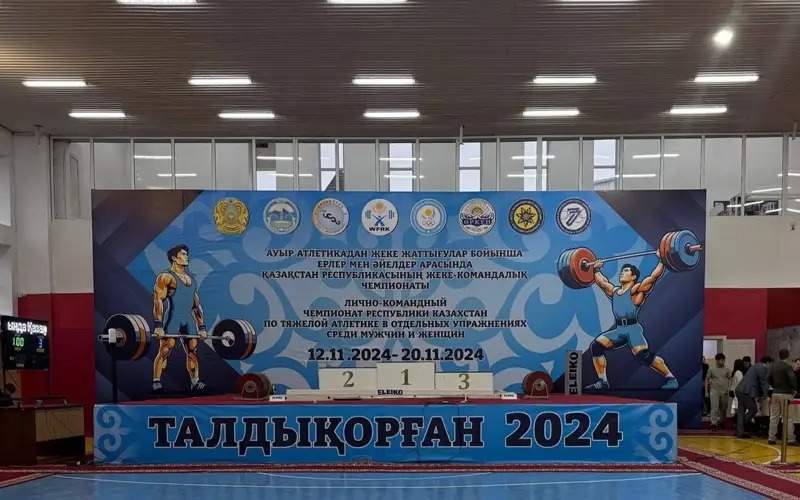 Snezhana Kashkarova, 13, shines at Kazakhstan Weightlifting Championship