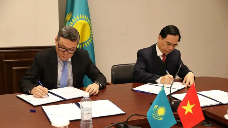 Казахстан и Вьетнам 