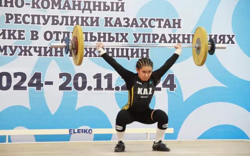 Snezhana Kashkarova, 13, shines at Kazakhstan Weightlifting Championship