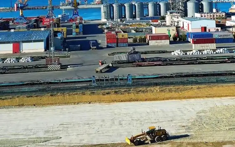 Казахстан и Китай начали строить контейнерный хаб на Каспии