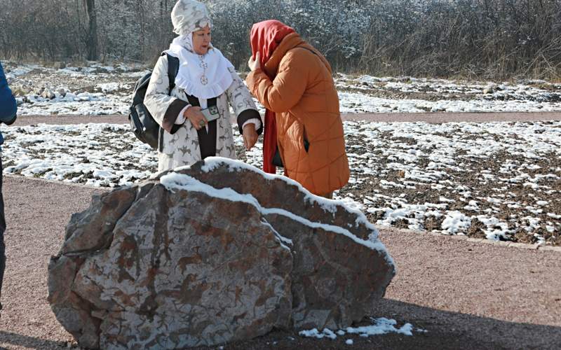 Almatyda tabıǵı petroglıfter parki 