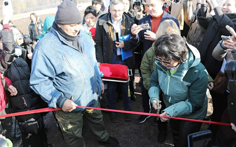 Almatyda tabıǵı petroglıfter parki 