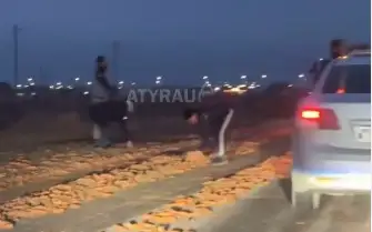 Atyraý mańyndaǵy eki eldi meken aralyǵynda jol ústinde sábiz shashylyp qaldy 