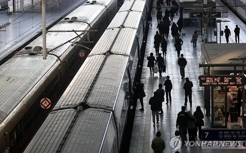 South Korean railway workers launch work-to-rule protest, subway services delayed