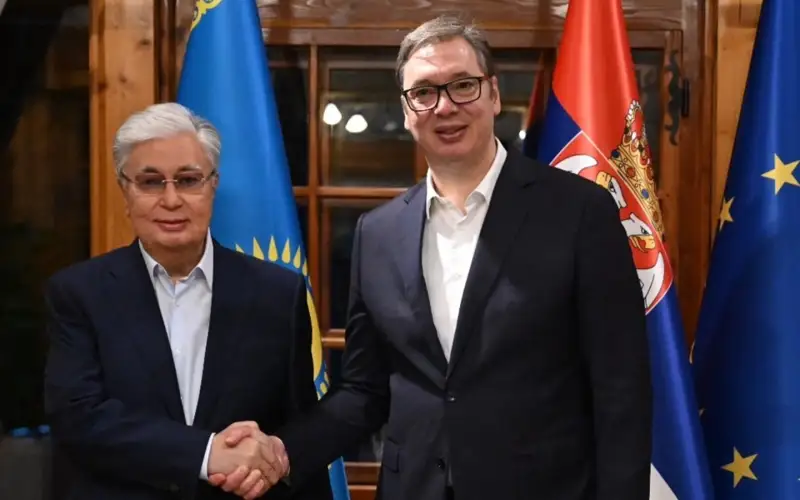 Касым-Жомарт Токаев угостил Александра Вучича алматинским апортом