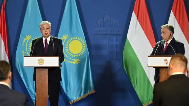 Касым-Жомарт Токаев и Виктор Орбан провели брифинг для представителей СМИ