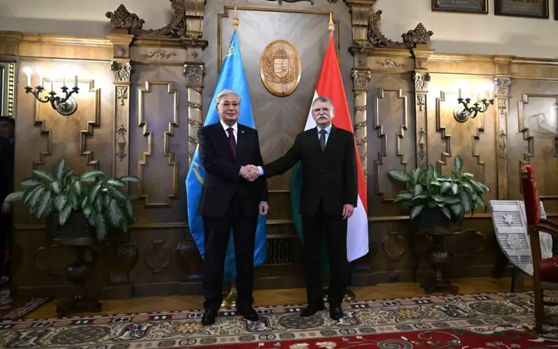 Qazaqstan Parlamenti - Majarstan Parlamenti