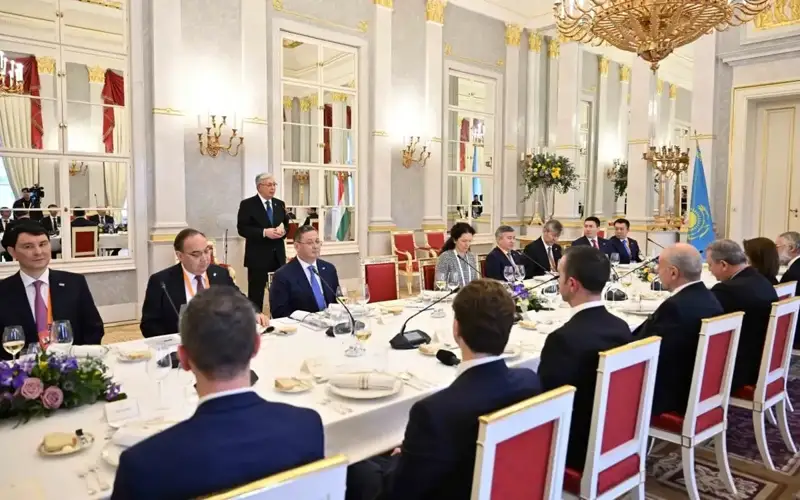 Давлат раҳбари Венгрия Президенти Тамаш Шуйок билан учрашди