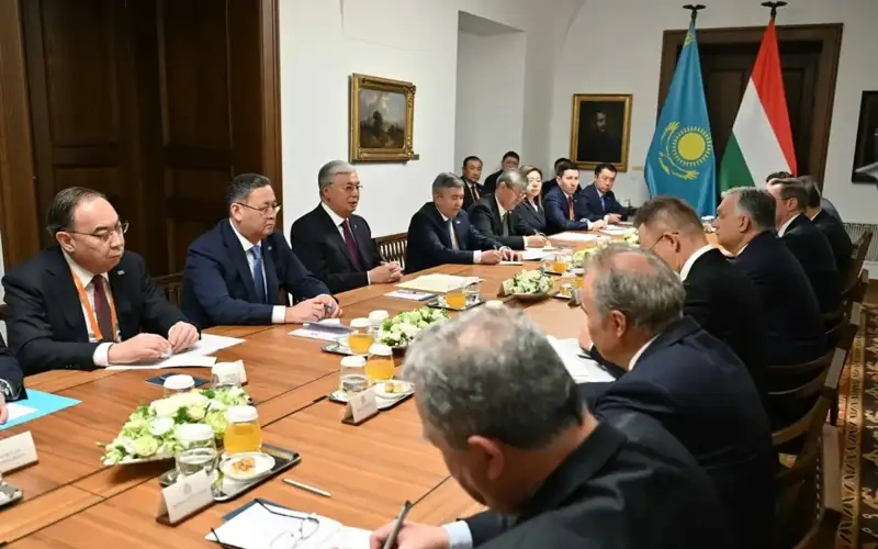 Қасим-Жомарт Тоқаев ва Виктор Орбан кенгайтирилган таркибда музокаралар ўтказди