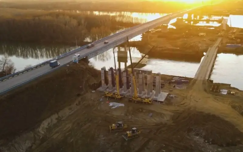 В Павлодаре строят современный мост через Иртыш