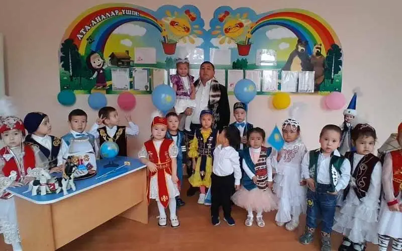 Единственный в регионе мужчина-воспитатель работает в Акмолинской области  