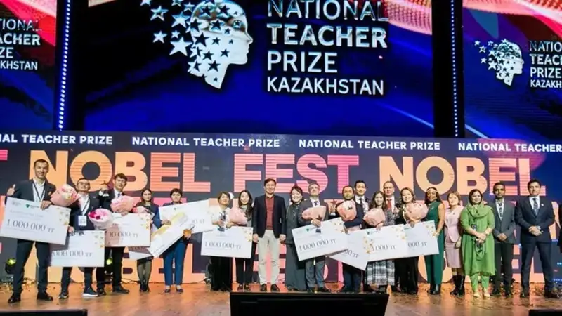 Астаналық екі мұғалім елдегі үздік 10 ұстаз қатарына қосылды