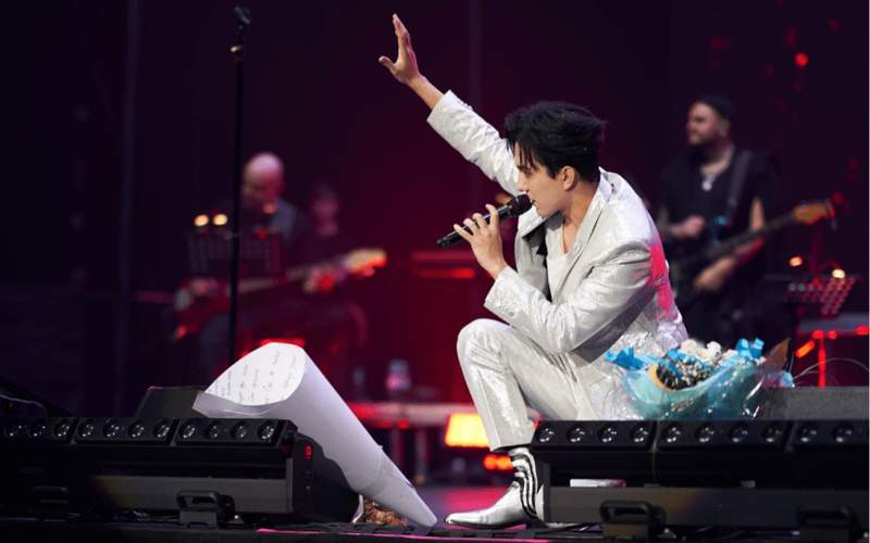 Sold-out in Düsseldorf: Crowd sings along at Dimash's STRANGER Show 