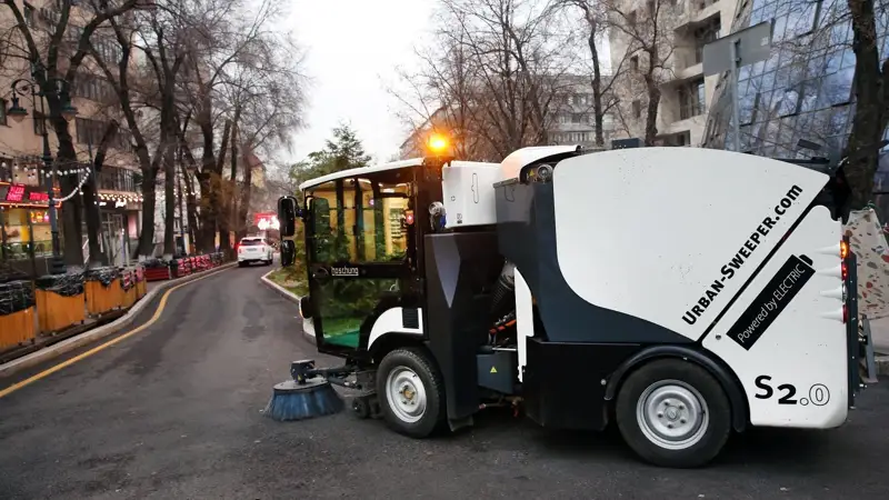 Уборка улиц в Алматы