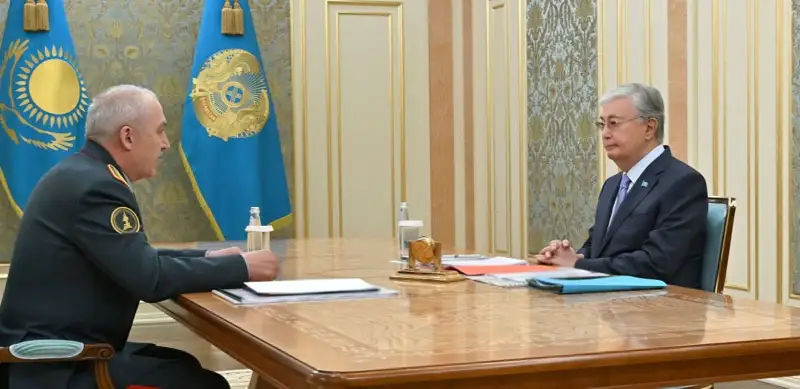 Глава государства принял министра обороны Руслана Жаксылыкова