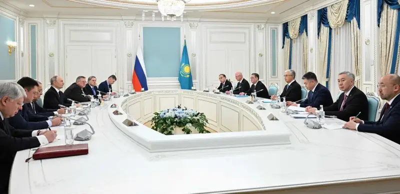 переговоры Президента Касым-Жомарта Токаева с Президентом России Владимиром Путиным в узком составе
