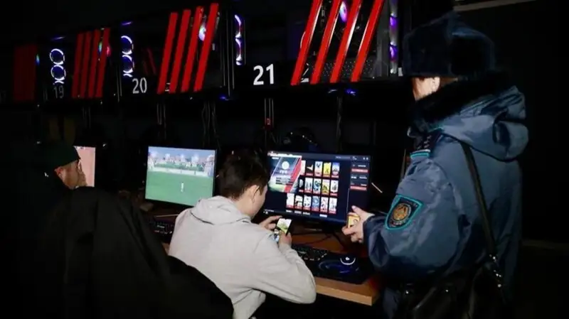 рейд, полиция, жасөспірім, компьютерлік клуб