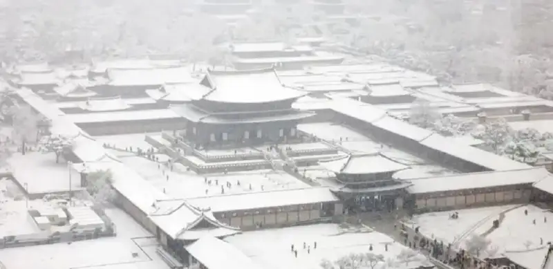 Сеулда рекорд даражадаги қор ёғиши қайд этилди