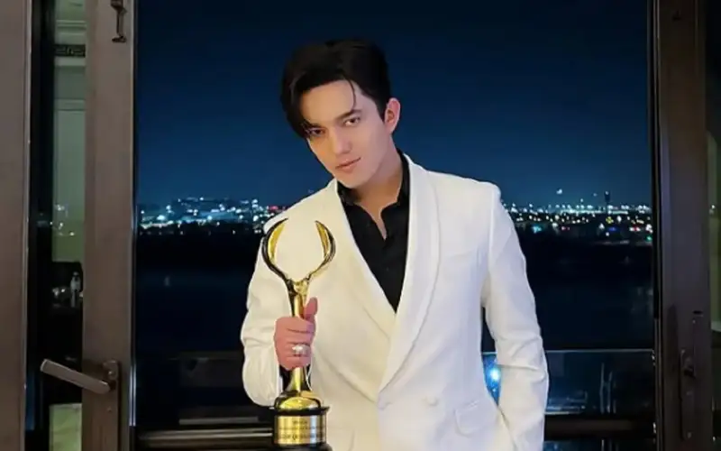 Dimash Qudaibergen wins prestigious award in Dubai