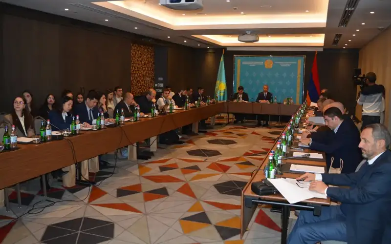 Ереванда “Қозоғистон-Арманистон: бугуни ва келажаги” мавзусида давра суҳбати бўлиб ўтди