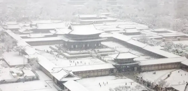 Рекордный снегопад зафиксировали в Сеуле 