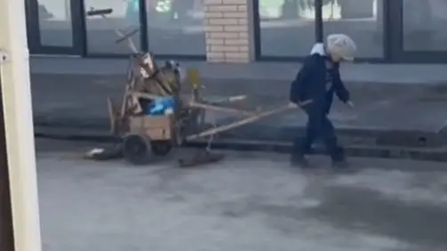 жұмыс істеп жүрген бала