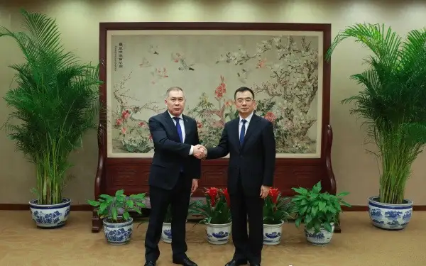 哈萨克斯坦驻华大使努雷舍夫