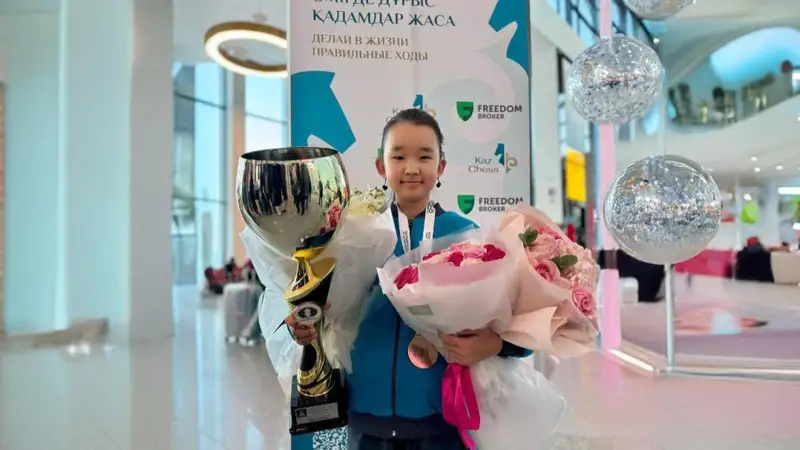 шахматтан екі дүркін чемпион