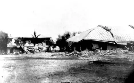 Вид улицы после землетрясения