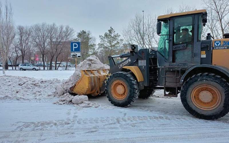 Бесперебойная круглосуточная работа: порядка 1 000 машин убирают снег в Астане Бесперебойная круглосуточная работа: порядка 1 000 машин убирают снег в Астане