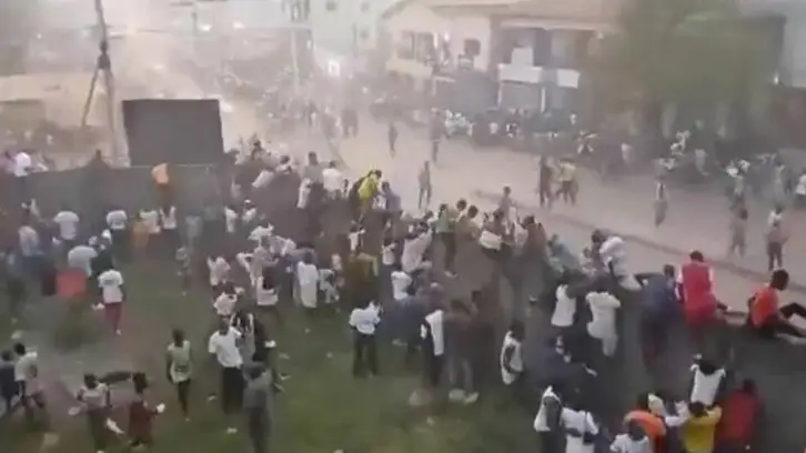 Десятки людей погибли после столкновений на футбольном матче в Гвинее