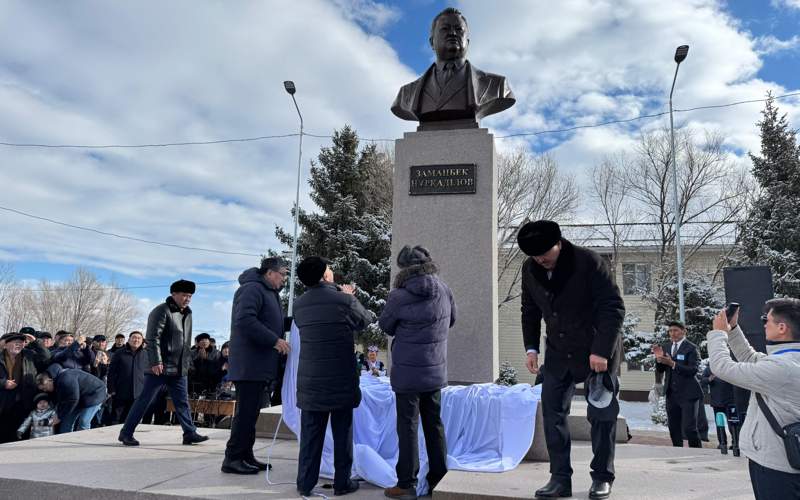 Бюст в честь Заманбека Нуркадилова открыли в Алматинской области Бюст в честь Заманбека Нуркадилова открыли в Алматинской области