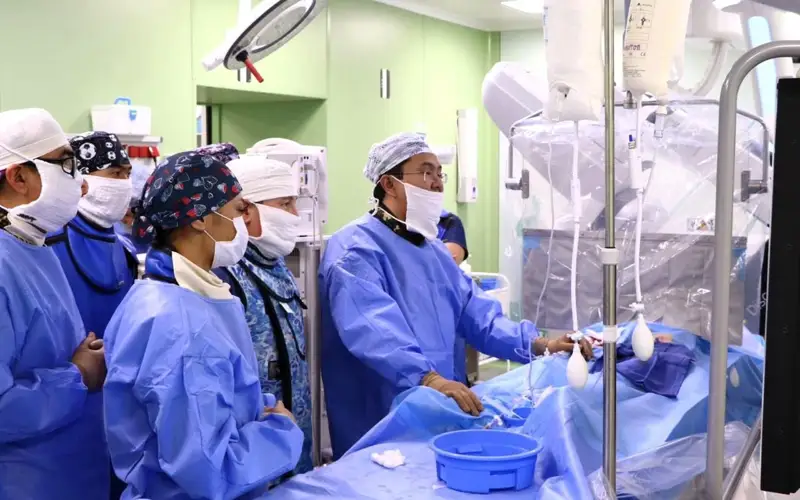 врачи хирурги операция