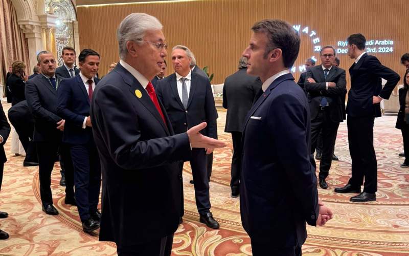 Глава государства провел встречу с Президентом Франции Эмманюэлем Макроном Глава государства провел встречу с Президентом Франции Эмманюэлем Макроном