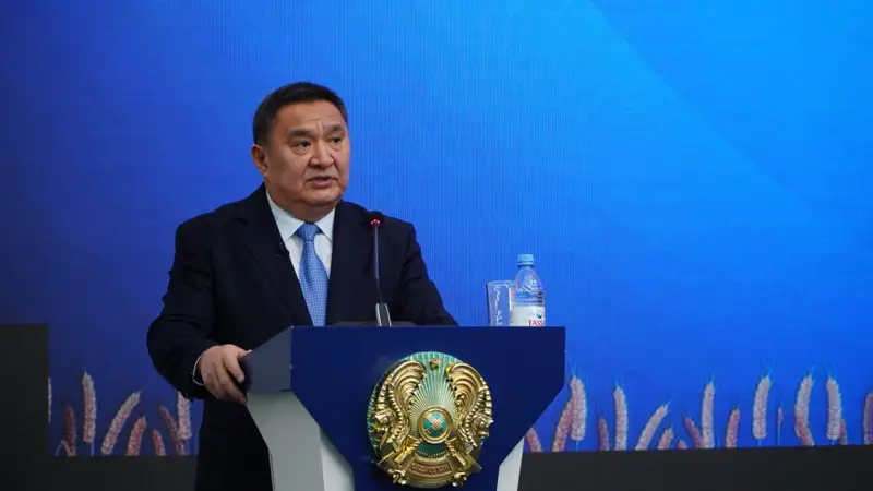 Marat Ahmetjanov Qosshy qalasy úleskerleriniń problemasyn sheshýge ýáde berdi 
