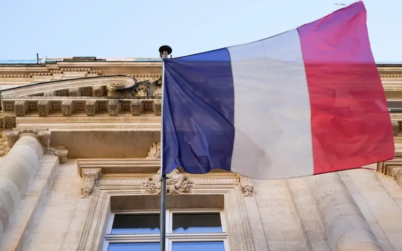Новый политический кризис во Франции: правительство под угрозой вотума недоверия и скорой отставки