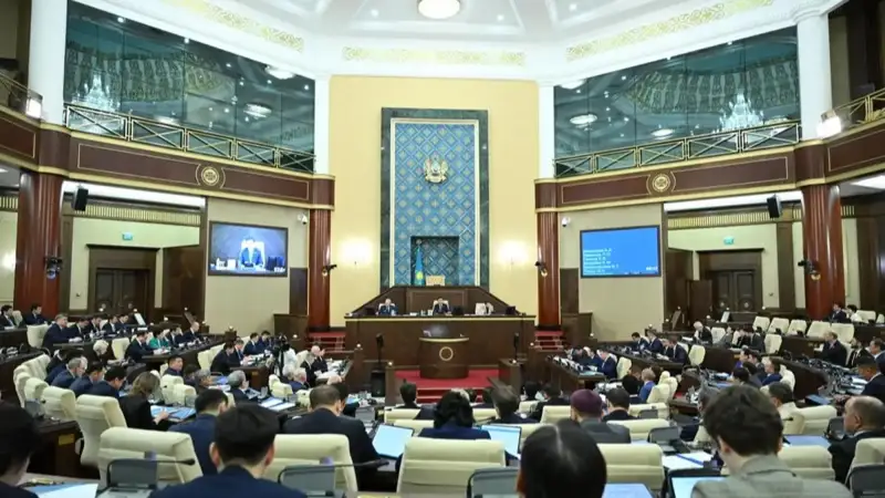 Экспертов и Правительство пригласили в Мажилис по вопросу часового пояса