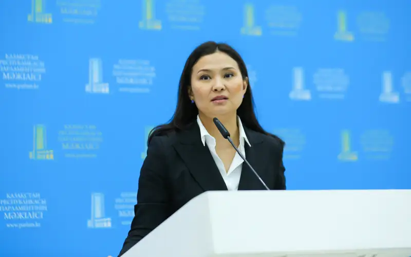 «Qazposhta» basshysy: 0,2 stavka aılyqqa jumys istep júrgen poshtashylar bar
